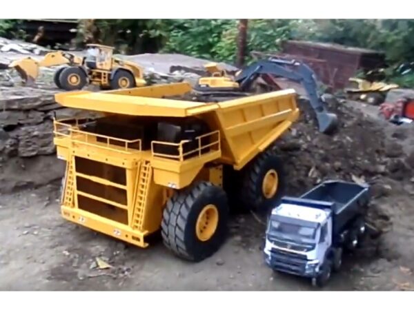 Mining Truck / Dumper / RC Gross-Muldenkipper 1:14, Earth Hauler 797F – RTR  –